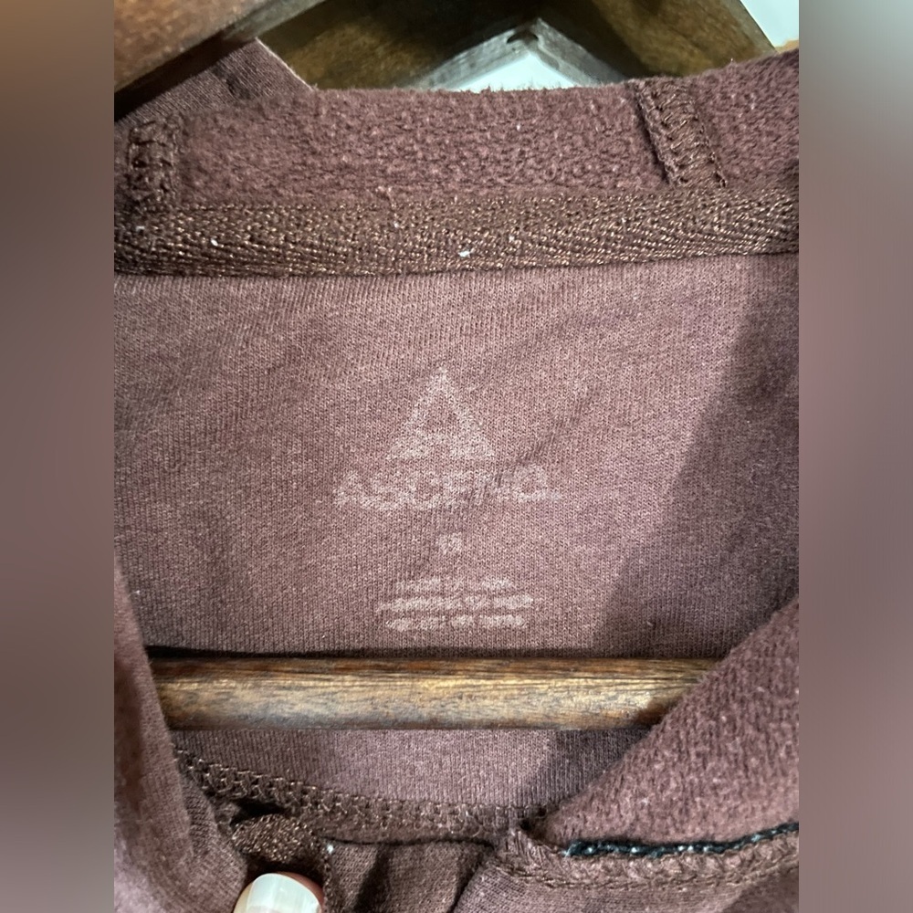 Bass Pro Pink Maroon and Cream Color Block Lightweight Hoodie - Picture 5 of 7